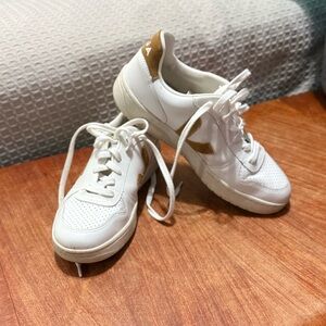 Vega V10- Classic Casual Sneakers